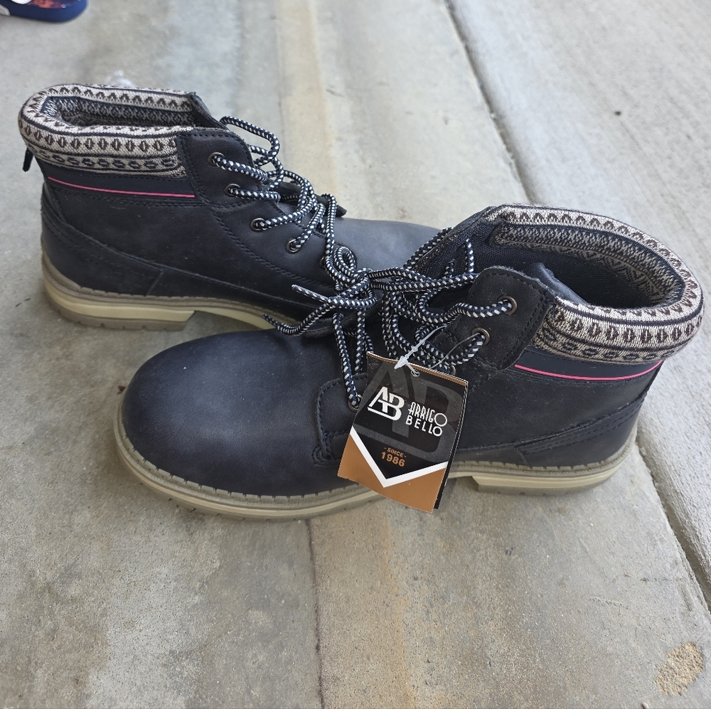 Arrigo Bello womens winter boots new 8.5